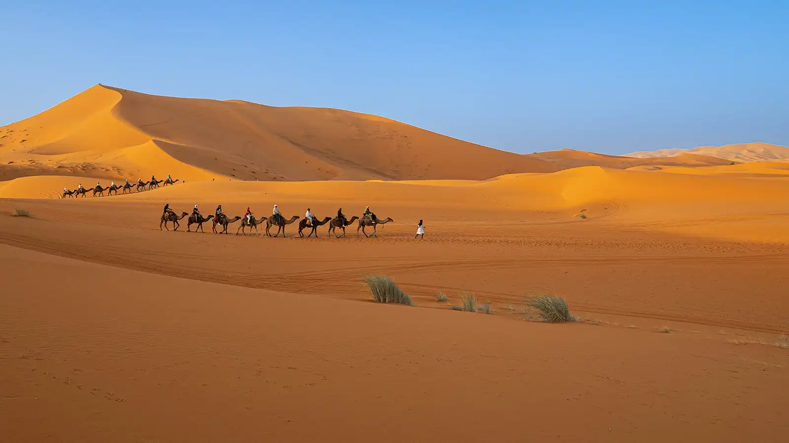 Best time to visit Morocco with Atlas Mountains and desert landscape